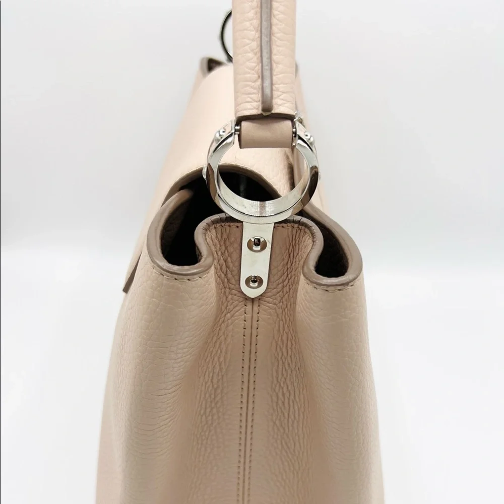 Louis Vuitton French Rose Capucines MM - Picture 9 of 17